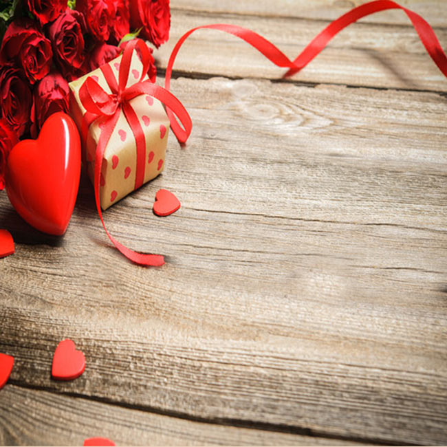 Поздравление на свадьбу по электронной почте, открытки Открытка с красным сердцем и подарком